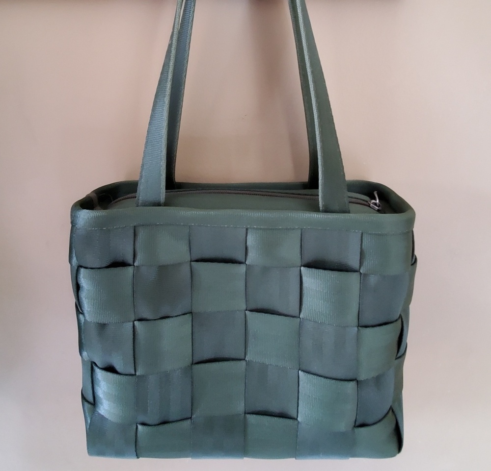 Harvey's origional seatbelt bag